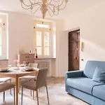 Apartmán Beautiful Spacious Flat In The Old Town Of *