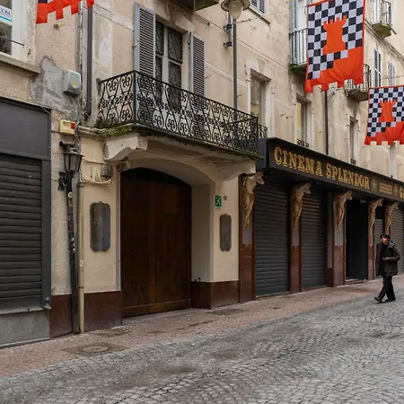 Beautiful Spacious Flat In The Old Town Of Ivrée