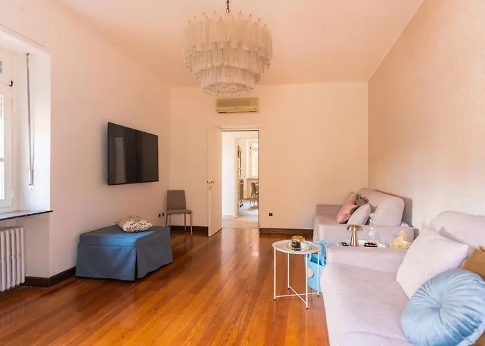 Beautiful Spacious Flat In The Old Town Of Apartman