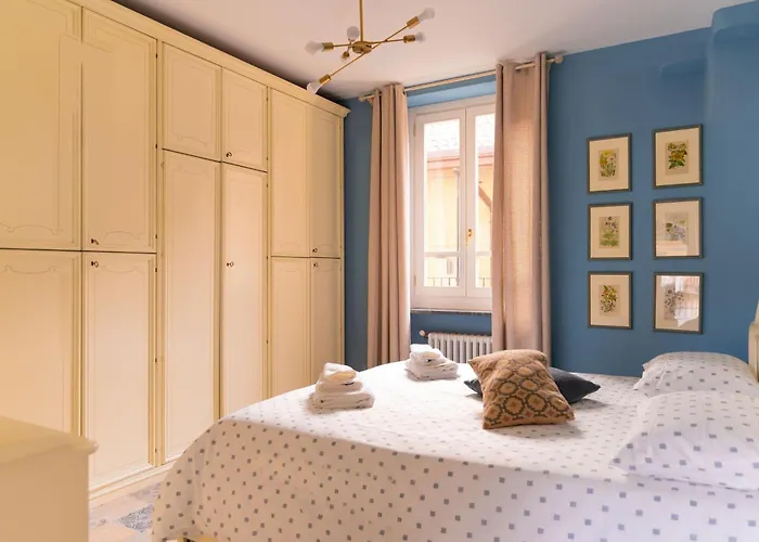 Апартаменты Beautiful Spacious Flat In The Old Town Of *